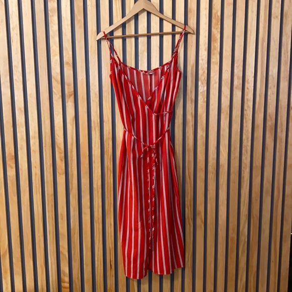 Red Wayf wrap dress - Picture 2 of 4